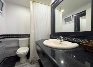 New Cairo Near CFC Private Garden with BBQ Area