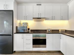 Castle Rock Apartment with Table Mountain Views