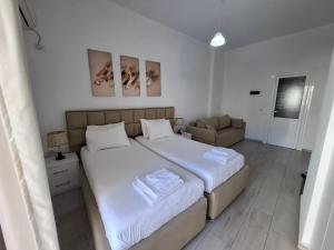 Deka-X Rooms