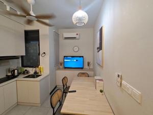 Neu Suite 2 Rooms 1 Bath Unit For Rent Free Wi-Fi Deposit RM200