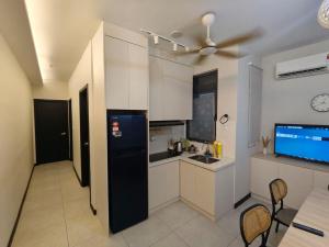 Neu Suite 2 Rooms 1 Bath Unit For Rent Free Wi-Fi Deposit RM200