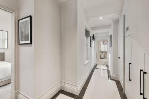 5 Star Kensington Apartment Spacious & Central