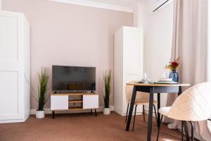 Central Avenue by Arrenda