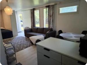 Lentokenttästudio, Oulu Airport studio