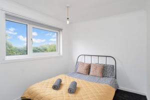 3BR Family House with Free Parking in West Lothian