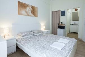 Cozy Minimal Studio by Ampelokipoi Metro