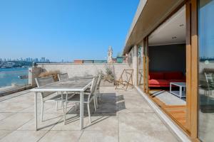 Duplex Flat w Panoramic Bosphorus View and Terrace