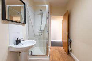 Family 2br Free Parking Near Cathedral Qtr