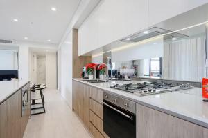 MetawiseBnB Executive 2-Bedroom Stadium View Apartment W Parking