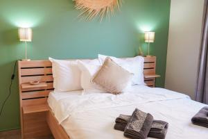 Modern 2 bedroom apartment, one with terrace