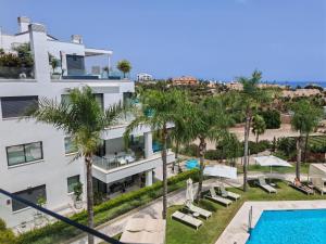 Luxury apartment with sea view and private pool at Santa Barbara Heights