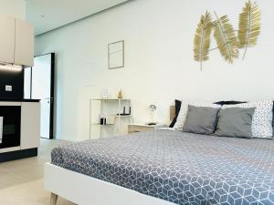 Golden Suite - Stylish and with FREE Parking!