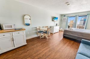 Amazing Views on High Floor at Beautiful Sea Mist