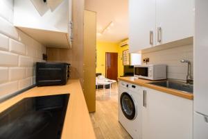 For You Rentals Encantadora vivienda TEMPORAL a pocos minutos del metro Lavapies ZUR3324