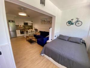 Loft playa Torviscas,garaje gratis , recién reformado