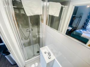 Islington Studio for 2 - Private Bath & Smart TV