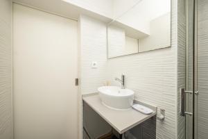 Cosy Mouraria by Hosty