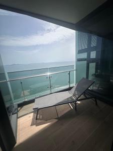 Arom Wongamart by David Home