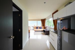 Large, quiet Condo by รินดา Rinrada