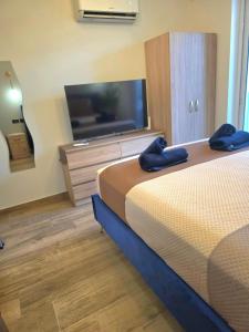 LotusEscape Modern Apartment, 7 Minutes Walk to Promenade St Pauls Bay