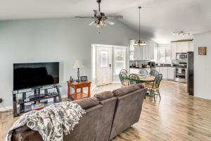 Family Home w Fenced Yard Between Provo & SLC!