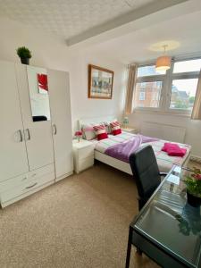 Cosy 3 Bed Apt, Old Truman Brewery! Brick Lane, London, E1