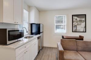 Cute Studio 7blocks from French Q steps to Jazz venues, free gated parking included