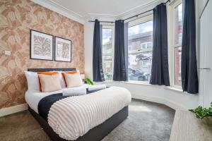 Birkenhead Haven - Sleeps 14 - Family and Group Stay