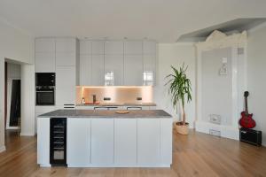 Spacious Central apartment , 2 bedrooms, Old Town walk