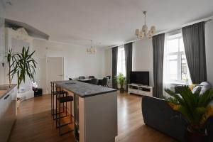 Spacious Central apartment , 2 bedrooms, Old Town walk
