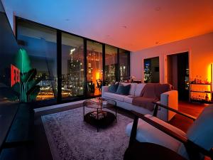 High-Rise APT with City Views