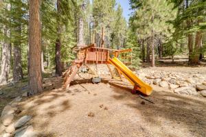Near Ski Resorts and Trails Truckee Home with Hot Tub