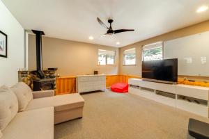 Near Ski Resorts and Trails Truckee Home with Hot Tub