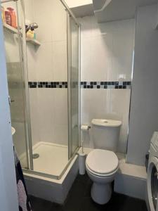 Bright peaceful room 4th floor in front Battersea park