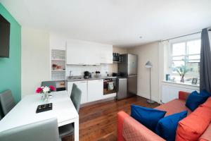 Oxford Street Apartments