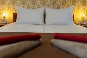 Megys 2nd Top Central Room