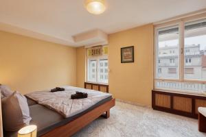 Experience Vintage Austrian Exclusive Apartment in the Heart of Vienna w Free Parking