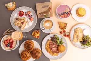 Terrace Apartment Steps from Jomas Street & Beach