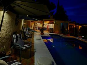 The Garden RA Floor Private Rooms, Pool, Garden Access