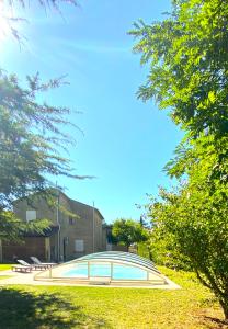 Les Mourguettes maison familiale avec piscine et garage sur 2000 m2 de terrain en campagne