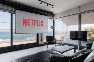 Nero Luxury Flat by Zennova