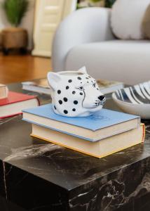 Art House Bold Luxe 3BR Grand Views by Danube