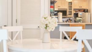 Whispering Palms @ Baytown Wharf