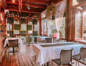 Bulloo Lagoon Oasis Luxury Resort