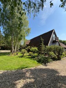 Plum Pudding Barn - private heated pool, hot tub & kids play area