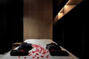 Obsidian Luxury Suite - balnéo, miroirs aux plafonds, proche disney