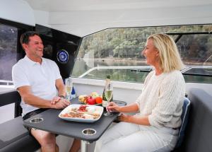 Siesta Luxury Love Boat - NOCLEG NA ŁODZI W MARINIE SOLNEJ