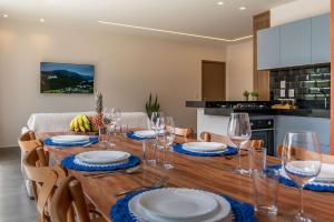 Seu refúgio à poucos passos da Praia e da Vila!