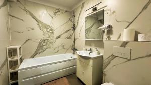 Feels Like Home - free parking - powered by NEO