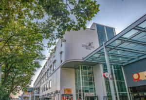 Coast Lonsdale Quay Hotel